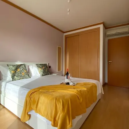Апартаменти Apartamento Rua Do Sol By Localhosting